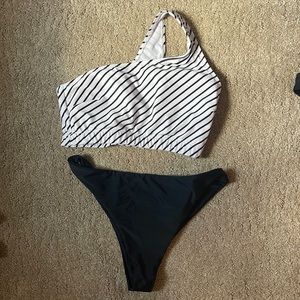 One shoulder swimsuit